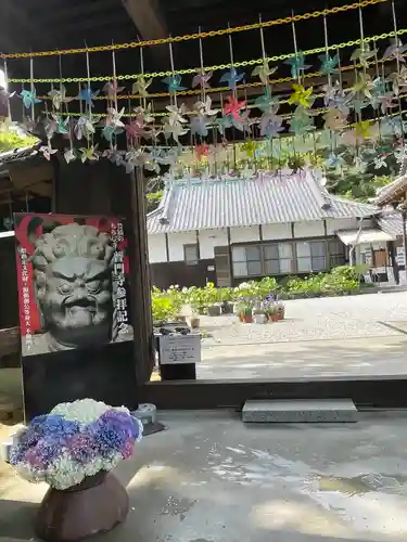 普門寺(切り絵御朱印発祥の寺)の山門・神門
