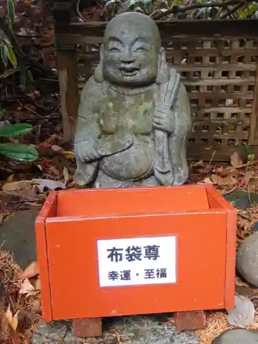 日光二荒山神社中宮祠の像