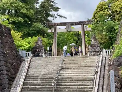 武田神社の{uncategorized: "未分類", other: "その他", undefined: "問題あり", building: "その他建物", grave: "お墓", sacred_gate: "鳥居", guardian: "狛犬", statue: "像", buddha: "仏像", history: "歴史", nature: "自然", garden: "庭園", animal: "動物", pagoda: "塔", temizu: "手水舎", mountain_gate: "山門・神門", sanctuary: "本殿・本堂", subordinate: "末社・摂社", art: "芸術", scenery: "景色", jizo: "地蔵", ema: "絵馬", goshuin: "御朱印", omikuji: "おみくじ", items: "授与品その他", amulet: "お守り", goshuincho: "御朱印帳", eats: "食事", festival: "お祭り", votive_dance: "神楽", shichigosan: "七五三参", wedding: "結婚式", experience: "体験その他", initially: "初詣", around: "周辺", anti_infection: "感染症対策"}
