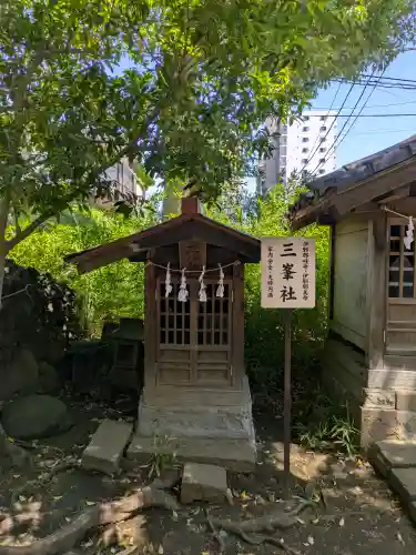 鳩ヶ谷氷川神社の{uncategorized: "未分類", other: "その他", undefined: "問題あり", building: "その他建物", grave: "お墓", sacred_gate: "鳥居", guardian: "狛犬", statue: "像", buddha: "仏像", history: "歴史", nature: "自然", garden: "庭園", animal: "動物", pagoda: "塔", temizu: "手水舎", mountain_gate: "山門・神門", sanctuary: "本殿・本堂", subordinate: "末社・摂社", art: "芸術", scenery: "景色", jizo: "地蔵", ema: "絵馬", goshuin: "御朱印", omikuji: "おみくじ", items: "授与品その他", amulet: "お守り", goshuincho: "御朱印帳", eats: "食事", festival: "お祭り", votive_dance: "神楽", shichigosan: "七五三参", wedding: "結婚式", experience: "体験その他", initially: "初詣", around: "周辺", anti_infection: "感染症対策"}