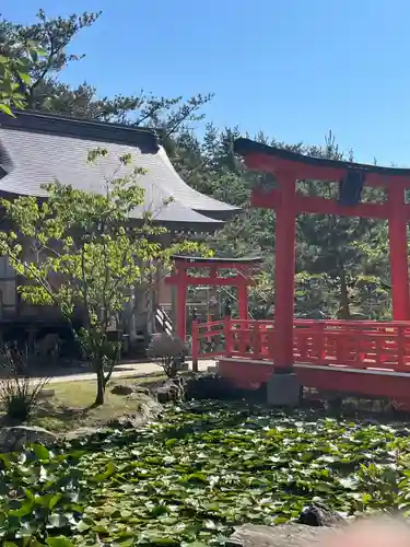 高山稲荷神社の庭園