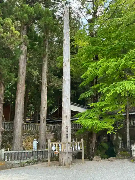 諏訪大社の{uncategorized: "未分類", other: "その他", undefined: "問題あり", building: "その他建物", grave: "お墓", sacred_gate: "鳥居", guardian: "狛犬", statue: "像", buddha: "仏像", history: "歴史", nature: "自然", garden: "庭園", animal: "動物", pagoda: "塔", temizu: "手水舎", mountain_gate: "山門・神門", sanctuary: "本殿・本堂", subordinate: "末社・摂社", art: "芸術", scenery: "景色", jizo: "地蔵", ema: "絵馬", goshuin: "御朱印", omikuji: "おみくじ", items: "授与品その他", amulet: "お守り", goshuincho: "御朱印帳", eats: "食事", festival: "お祭り", votive_dance: "神楽", shichigosan: "七五三参", wedding: "結婚式", experience: "体験その他", initially: "初詣", around: "周辺", anti_infection: "感染症対策"}