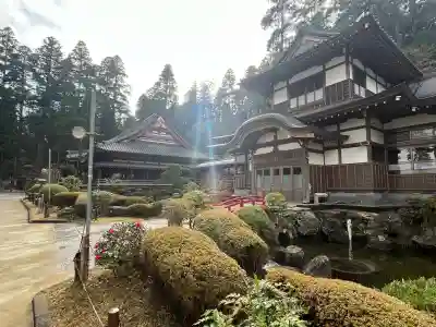 本漸寺の{uncategorized: "未分類", other: "その他", undefined: "問題あり", building: "その他建物", grave: "お墓", sacred_gate: "鳥居", guardian: "狛犬", statue: "像", buddha: "仏像", history: "歴史", nature: "自然", garden: "庭園", animal: "動物", pagoda: "塔", temizu: "手水舎", mountain_gate: "山門・神門", sanctuary: "本殿・本堂", subordinate: "末社・摂社", art: "芸術", scenery: "景色", jizo: "地蔵", ema: "絵馬", goshuin: "御朱印", omikuji: "おみくじ", items: "授与品その他", amulet: "お守り", goshuincho: "御朱印帳", eats: "食事", festival: "お祭り", votive_dance: "神楽", shichigosan: "七五三参", wedding: "結婚式", experience: "体験その他", initially: "初詣", around: "周辺", anti_infection: "感染症対策"}