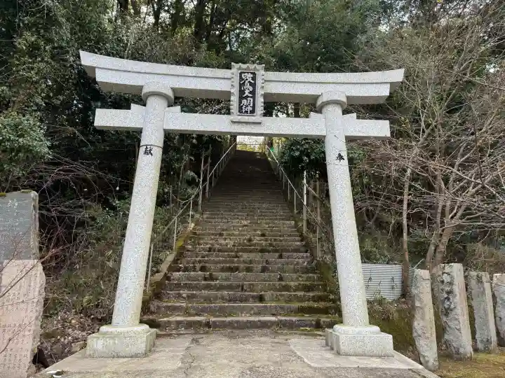 鷺神社の{uncategorized: "未分類", other: "その他", undefined: "問題あり", building: "その他建物", grave: "お墓", sacred_gate: "鳥居", guardian: "狛犬", statue: "像", buddha: "仏像", history: "歴史", nature: "自然", garden: "庭園", animal: "動物", pagoda: "塔", temizu: "手水舎", mountain_gate: "山門・神門", sanctuary: "本殿・本堂", subordinate: "末社・摂社", art: "芸術", scenery: "景色", jizo: "地蔵", ema: "絵馬", goshuin: "御朱印", omikuji: "おみくじ", items: "授与品その他", amulet: "お守り", goshuincho: "御朱印帳", eats: "食事", festival: "お祭り", votive_dance: "神楽", shichigosan: "七五三参", wedding: "結婚式", experience: "体験その他", initially: "初詣", around: "周辺", anti_infection: "感染症対策"}
