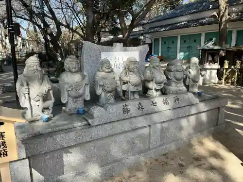 藤森神社の{uncategorized: "未分類", other: "その他", undefined: "問題あり", building: "その他建物", grave: "お墓", sacred_gate: "鳥居", guardian: "狛犬", statue: "像", buddha: "仏像", history: "歴史", nature: "自然", garden: "庭園", animal: "動物", pagoda: "塔", temizu: "手水舎", mountain_gate: "山門・神門", sanctuary: "本殿・本堂", subordinate: "末社・摂社", art: "芸術", scenery: "景色", jizo: "地蔵", ema: "絵馬", goshuin: "御朱印", omikuji: "おみくじ", items: "授与品その他", amulet: "お守り", goshuincho: "御朱印帳", eats: "食事", festival: "お祭り", votive_dance: "神楽", shichigosan: "七五三参", wedding: "結婚式", experience: "体験その他", initially: "初詣", around: "周辺", anti_infection: "感染症対策"}