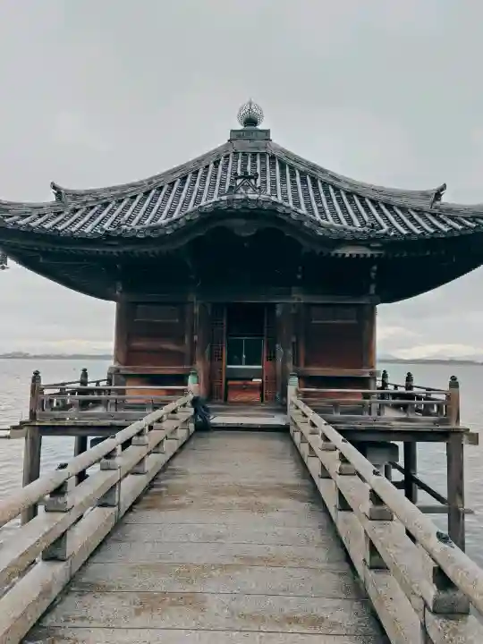 満月寺(浮御堂)の{uncategorized: "未分類", other: "その他", undefined: "問題あり", building: "その他建物", grave: "お墓", sacred_gate: "鳥居", guardian: "狛犬", statue: "像", buddha: "仏像", history: "歴史", nature: "自然", garden: "庭園", animal: "動物", pagoda: "塔", temizu: "手水舎", mountain_gate: "山門・神門", sanctuary: "本殿・本堂", subordinate: "末社・摂社", art: "芸術", scenery: "景色", jizo: "地蔵", ema: "絵馬", goshuin: "御朱印", omikuji: "おみくじ", items: "授与品その他", amulet: "お守り", goshuincho: "御朱印帳", eats: "食事", festival: "お祭り", votive_dance: "神楽", shichigosan: "七五三参", wedding: "結婚式", experience: "体験その他", initially: "初詣", around: "周辺", anti_infection: "感染症対策"}