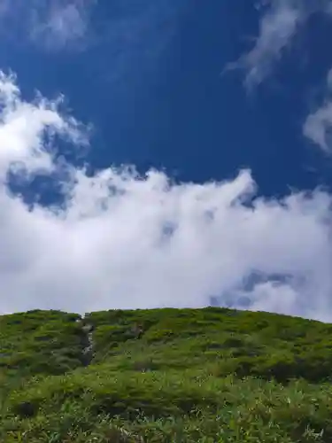 月山神社本宮の周辺