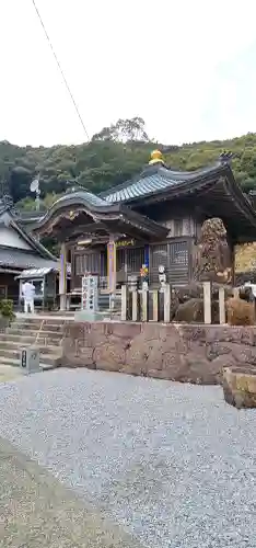 龍光寺の{uncategorized: "未分類", other: "その他", undefined: "問題あり", building: "その他建物", grave: "お墓", sacred_gate: "鳥居", guardian: "狛犬", statue: "像", buddha: "仏像", history: "歴史", nature: "自然", garden: "庭園", animal: "動物", pagoda: "塔", temizu: "手水舎", mountain_gate: "山門・神門", sanctuary: "本殿・本堂", subordinate: "末社・摂社", art: "芸術", scenery: "景色", jizo: "地蔵", ema: "絵馬", goshuin: "御朱印", omikuji: "おみくじ", items: "授与品その他", amulet: "お守り", goshuincho: "御朱印帳", eats: "食事", festival: "お祭り", votive_dance: "神楽", shichigosan: "七五三参", wedding: "結婚式", experience: "体験その他", initially: "初詣", around: "周辺", anti_infection: "感染症対策"}