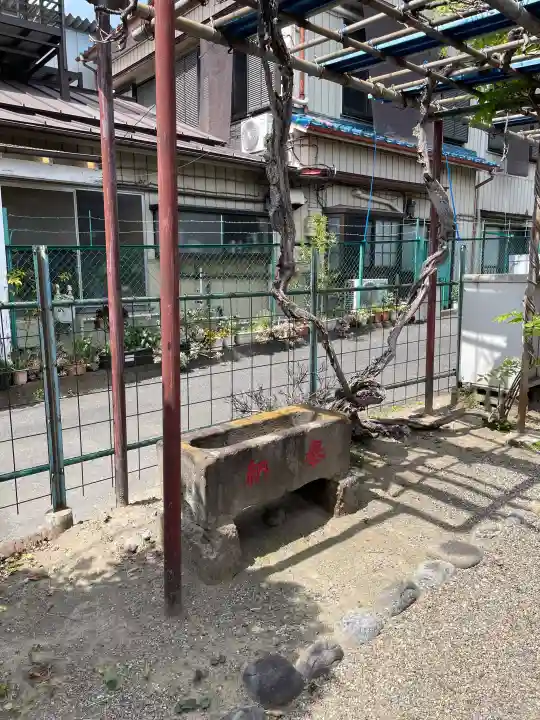 宇佐稲荷大明神の{uncategorized: "未分類", other: "その他", undefined: "問題あり", building: "その他建物", grave: "お墓", sacred_gate: "鳥居", guardian: "狛犬", statue: "像", buddha: "仏像", history: "歴史", nature: "自然", garden: "庭園", animal: "動物", pagoda: "塔", temizu: "手水舎", mountain_gate: "山門・神門", sanctuary: "本殿・本堂", subordinate: "末社・摂社", art: "芸術", scenery: "景色", jizo: "地蔵", ema: "絵馬", goshuin: "御朱印", omikuji: "おみくじ", items: "授与品その他", amulet: "お守り", goshuincho: "御朱印帳", eats: "食事", festival: "お祭り", votive_dance: "神楽", shichigosan: "七五三参", wedding: "結婚式", experience: "体験その他", initially: "初詣", around: "周辺", anti_infection: "感染症対策"}