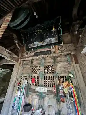 秩父札所三十二番　法性寺の{uncategorized: "未分類", other: "その他", undefined: "問題あり", building: "その他建物", grave: "お墓", sacred_gate: "鳥居", guardian: "狛犬", statue: "像", buddha: "仏像", history: "歴史", nature: "自然", garden: "庭園", animal: "動物", pagoda: "塔", temizu: "手水舎", mountain_gate: "山門・神門", sanctuary: "本殿・本堂", subordinate: "末社・摂社", art: "芸術", scenery: "景色", jizo: "地蔵", ema: "絵馬", goshuin: "御朱印", omikuji: "おみくじ", items: "授与品その他", amulet: "お守り", goshuincho: "御朱印帳", eats: "食事", festival: "お祭り", votive_dance: "神楽", shichigosan: "七五三参", wedding: "結婚式", experience: "体験その他", initially: "初詣", around: "周辺", anti_infection: "感染症対策"}