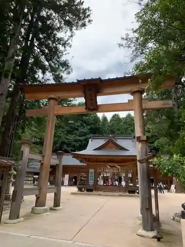 穂高神社本宮の鳥居