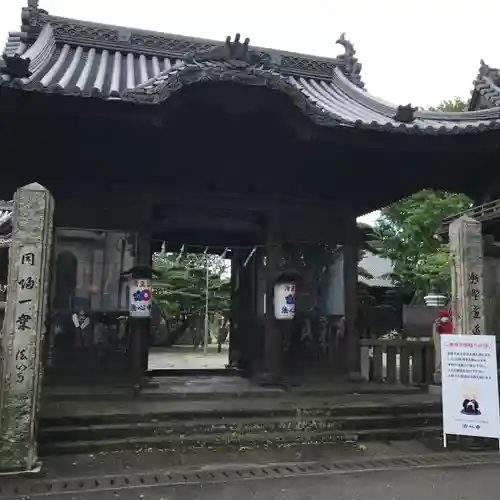 法心寺の山門