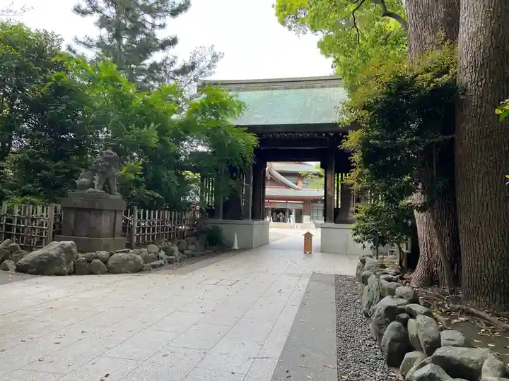 寒川神社の山門・神門