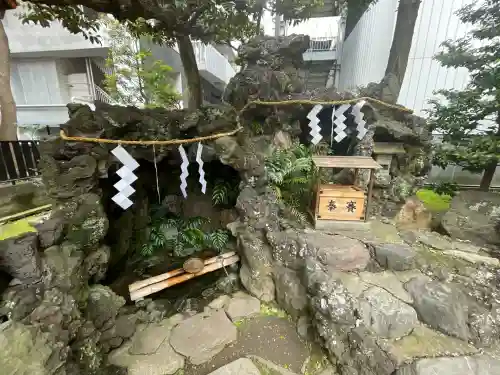 羽衣町厳島神社（関内厳島神社・横浜弁天）の{uncategorized: "未分類", other: "その他", undefined: "問題あり", building: "その他建物", grave: "お墓", sacred_gate: "鳥居", guardian: "狛犬", statue: "像", buddha: "仏像", history: "歴史", nature: "自然", garden: "庭園", animal: "動物", pagoda: "塔", temizu: "手水舎", mountain_gate: "山門・神門", sanctuary: "本殿・本堂", subordinate: "末社・摂社", art: "芸術", scenery: "景色", jizo: "地蔵", ema: "絵馬", goshuin: "御朱印", omikuji: "おみくじ", items: "授与品その他", amulet: "お守り", goshuincho: "御朱印帳", eats: "食事", festival: "お祭り", votive_dance: "神楽", shichigosan: "七五三参", wedding: "結婚式", experience: "体験その他", initially: "初詣", around: "周辺", anti_infection: "感染症対策"}