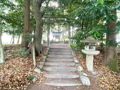 八柱神社 (上村)の{uncategorized: "未分類", other: "その他", undefined: "問題あり", building: "その他建物", grave: "お墓", sacred_gate: "鳥居", guardian: "狛犬", statue: "像", buddha: "仏像", history: "歴史", nature: "自然", garden: "庭園", animal: "動物", pagoda: "塔", temizu: "手水舎", mountain_gate: "山門・神門", sanctuary: "本殿・本堂", subordinate: "末社・摂社", art: "芸術", scenery: "景色", jizo: "地蔵", ema: "絵馬", goshuin: "御朱印", omikuji: "おみくじ", items: "授与品その他", amulet: "お守り", goshuincho: "御朱印帳", eats: "食事", festival: "お祭り", votive_dance: "神楽", shichigosan: "七五三参", wedding: "結婚式", experience: "体験その他", initially: "初詣", around: "周辺", anti_infection: "感染症対策"}