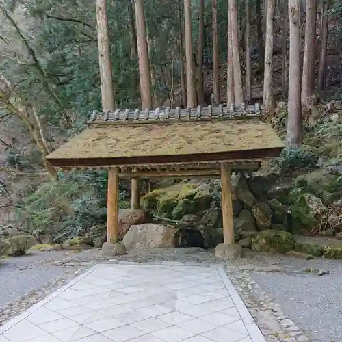 身延山 祖廟拝殿の手水舎