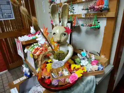 彌彦神社　(伊夜日子神社)の像