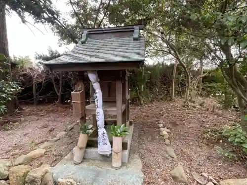 八幡神社の{uncategorized: "未分類", other: "その他", undefined: "問題あり", building: "その他建物", grave: "お墓", sacred_gate: "鳥居", guardian: "狛犬", statue: "像", buddha: "仏像", history: "歴史", nature: "自然", garden: "庭園", animal: "動物", pagoda: "塔", temizu: "手水舎", mountain_gate: "山門・神門", sanctuary: "本殿・本堂", subordinate: "末社・摂社", art: "芸術", scenery: "景色", jizo: "地蔵", ema: "絵馬", goshuin: "御朱印", omikuji: "おみくじ", items: "授与品その他", amulet: "お守り", goshuincho: "御朱印帳", eats: "食事", festival: "お祭り", votive_dance: "神楽", shichigosan: "七五三参", wedding: "結婚式", experience: "体験その他", initially: "初詣", around: "周辺", anti_infection: "感染症対策"}