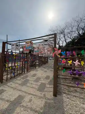 金井神社の{uncategorized: "未分類", other: "その他", undefined: "問題あり", building: "その他建物", grave: "お墓", sacred_gate: "鳥居", guardian: "狛犬", statue: "像", buddha: "仏像", history: "歴史", nature: "自然", garden: "庭園", animal: "動物", pagoda: "塔", temizu: "手水舎", mountain_gate: "山門・神門", sanctuary: "本殿・本堂", subordinate: "末社・摂社", art: "芸術", scenery: "景色", jizo: "地蔵", ema: "絵馬", goshuin: "御朱印", omikuji: "おみくじ", items: "授与品その他", amulet: "お守り", goshuincho: "御朱印帳", eats: "食事", festival: "お祭り", votive_dance: "神楽", shichigosan: "七五三参", wedding: "結婚式", experience: "体験その他", initially: "初詣", around: "周辺", anti_infection: "感染症対策"}