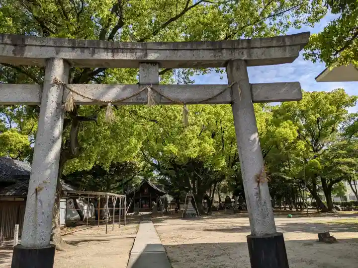八幡社(篠原八幡社)の{uncategorized: "未分類", other: "その他", undefined: "問題あり", building: "その他建物", grave: "お墓", sacred_gate: "鳥居", guardian: "狛犬", statue: "像", buddha: "仏像", history: "歴史", nature: "自然", garden: "庭園", animal: "動物", pagoda: "塔", temizu: "手水舎", mountain_gate: "山門・神門", sanctuary: "本殿・本堂", subordinate: "末社・摂社", art: "芸術", scenery: "景色", jizo: "地蔵", ema: "絵馬", goshuin: "御朱印", omikuji: "おみくじ", items: "授与品その他", amulet: "お守り", goshuincho: "御朱印帳", eats: "食事", festival: "お祭り", votive_dance: "神楽", shichigosan: "七五三参", wedding: "結婚式", experience: "体験その他", initially: "初詣", around: "周辺", anti_infection: "感染症対策"}