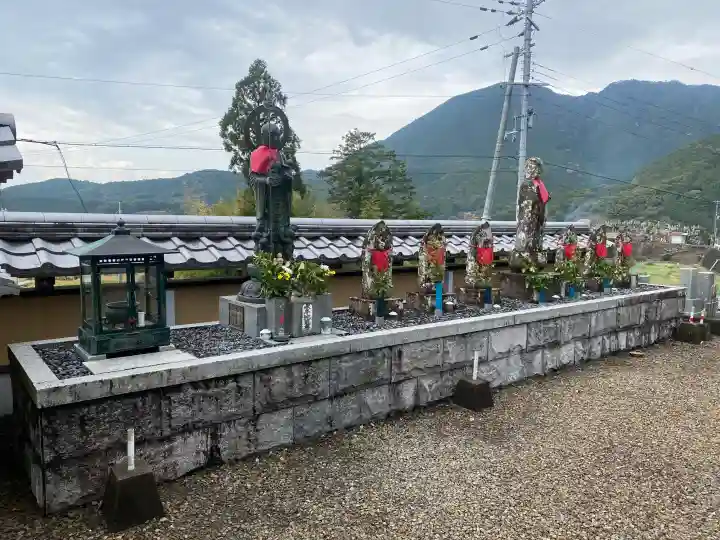 善昌寺の{uncategorized: "未分類", other: "その他", undefined: "問題あり", building: "その他建物", grave: "お墓", sacred_gate: "鳥居", guardian: "狛犬", statue: "像", buddha: "仏像", history: "歴史", nature: "自然", garden: "庭園", animal: "動物", pagoda: "塔", temizu: "手水舎", mountain_gate: "山門・神門", sanctuary: "本殿・本堂", subordinate: "末社・摂社", art: "芸術", scenery: "景色", jizo: "地蔵", ema: "絵馬", goshuin: "御朱印", omikuji: "おみくじ", items: "授与品その他", amulet: "お守り", goshuincho: "御朱印帳", eats: "食事", festival: "お祭り", votive_dance: "神楽", shichigosan: "七五三参", wedding: "結婚式", experience: "体験その他", initially: "初詣", around: "周辺", anti_infection: "感染症対策"}