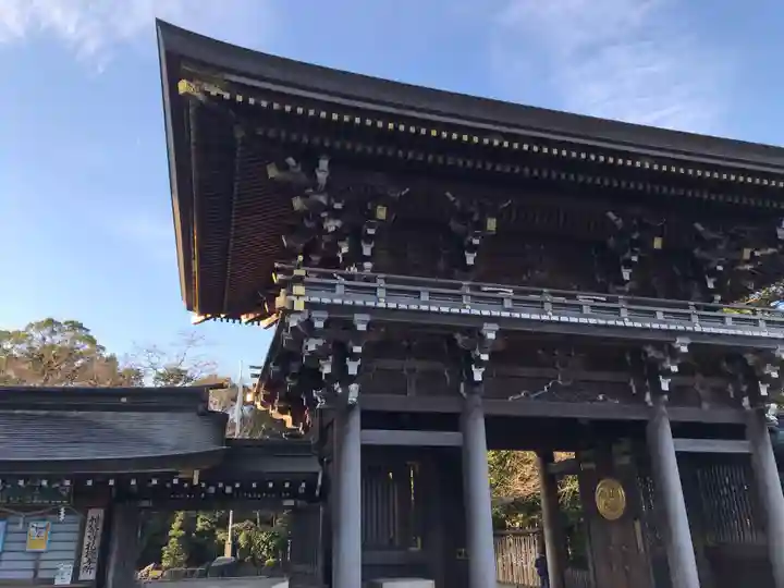 寒川神社の山門・神門