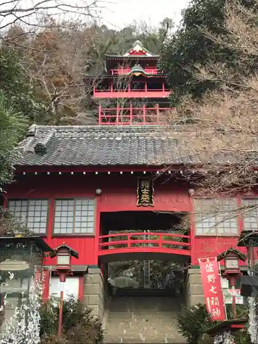磯山弁財天の山門・神門