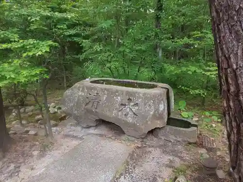 冨士山小御嶽神社里宮の手水舎