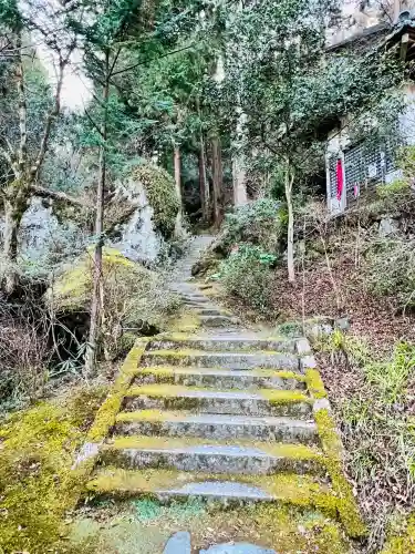 秩父札所三十二番　法性寺の{uncategorized: "未分類", other: "その他", undefined: "問題あり", building: "その他建物", grave: "お墓", sacred_gate: "鳥居", guardian: "狛犬", statue: "像", buddha: "仏像", history: "歴史", nature: "自然", garden: "庭園", animal: "動物", pagoda: "塔", temizu: "手水舎", mountain_gate: "山門・神門", sanctuary: "本殿・本堂", subordinate: "末社・摂社", art: "芸術", scenery: "景色", jizo: "地蔵", ema: "絵馬", goshuin: "御朱印", omikuji: "おみくじ", items: "授与品その他", amulet: "お守り", goshuincho: "御朱印帳", eats: "食事", festival: "お祭り", votive_dance: "神楽", shichigosan: "七五三参", wedding: "結婚式", experience: "体験その他", initially: "初詣", around: "周辺", anti_infection: "感染症対策"}