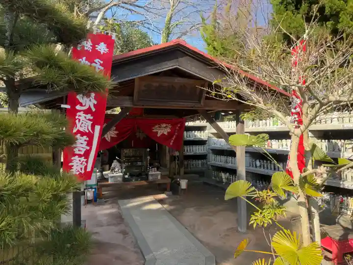 定泉寺の{uncategorized: "未分類", other: "その他", undefined: "問題あり", building: "その他建物", grave: "お墓", sacred_gate: "鳥居", guardian: "狛犬", statue: "像", buddha: "仏像", history: "歴史", nature: "自然", garden: "庭園", animal: "動物", pagoda: "塔", temizu: "手水舎", mountain_gate: "山門・神門", sanctuary: "本殿・本堂", subordinate: "末社・摂社", art: "芸術", scenery: "景色", jizo: "地蔵", ema: "絵馬", goshuin: "御朱印", omikuji: "おみくじ", items: "授与品その他", amulet: "お守り", goshuincho: "御朱印帳", eats: "食事", festival: "お祭り", votive_dance: "神楽", shichigosan: "七五三参", wedding: "結婚式", experience: "体験その他", initially: "初詣", around: "周辺", anti_infection: "感染症対策"}