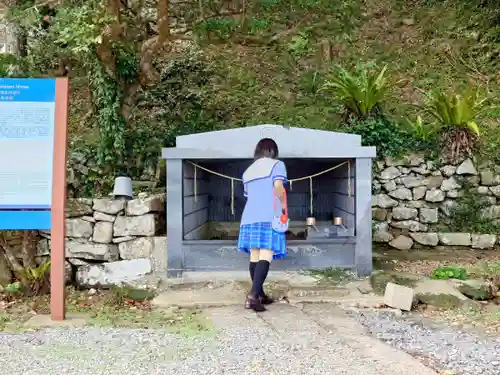 白鳥神社の手水