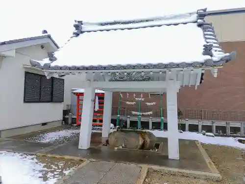 神明社（当知）の手水舎