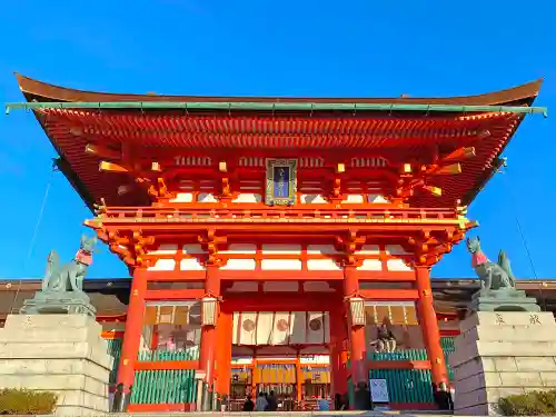伏見稲荷大社の山門・神門