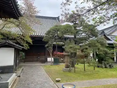 徳融寺の{uncategorized: "未分類", other: "その他", undefined: "問題あり", building: "その他建物", grave: "お墓", sacred_gate: "鳥居", guardian: "狛犬", statue: "像", buddha: "仏像", history: "歴史", nature: "自然", garden: "庭園", animal: "動物", pagoda: "塔", temizu: "手水舎", mountain_gate: "山門・神門", sanctuary: "本殿・本堂", subordinate: "末社・摂社", art: "芸術", scenery: "景色", jizo: "地蔵", ema: "絵馬", goshuin: "御朱印", omikuji: "おみくじ", items: "授与品その他", amulet: "お守り", goshuincho: "御朱印帳", eats: "食事", festival: "お祭り", votive_dance: "神楽", shichigosan: "七五三参", wedding: "結婚式", experience: "体験その他", initially: "初詣", around: "周辺", anti_infection: "感染症対策"}
