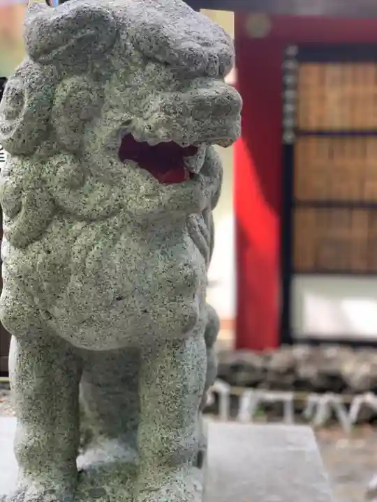 新屋山神社の狛犬