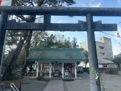 熊野神社の{uncategorized: "未分類", other: "その他", undefined: "問題あり", building: "その他建物", grave: "お墓", sacred_gate: "鳥居", guardian: "狛犬", statue: "像", buddha: "仏像", history: "歴史", nature: "自然", garden: "庭園", animal: "動物", pagoda: "塔", temizu: "手水舎", mountain_gate: "山門・神門", sanctuary: "本殿・本堂", subordinate: "末社・摂社", art: "芸術", scenery: "景色", jizo: "地蔵", ema: "絵馬", goshuin: "御朱印", omikuji: "おみくじ", items: "授与品その他", amulet: "お守り", goshuincho: "御朱印帳", eats: "食事", festival: "お祭り", votive_dance: "神楽", shichigosan: "七五三参", wedding: "結婚式", experience: "体験その他", initially: "初詣", around: "周辺", anti_infection: "感染症対策"}