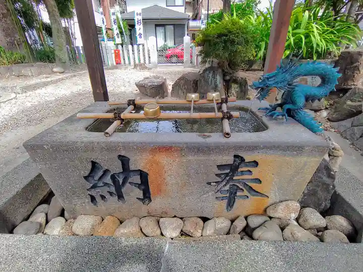 神明社・八幡社合殿(中杉町)の手水舎