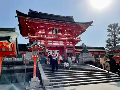 伏見稲荷大社の山門・神門