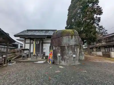 三ツ石神社(岩手県)