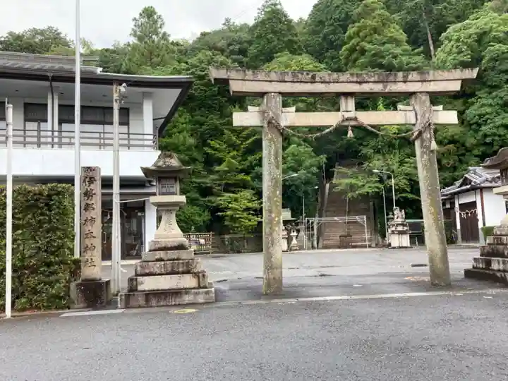 伊勢部柿本神社の鳥居
