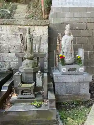 長勝寺の{uncategorized: "未分類", other: "その他", undefined: "問題あり", building: "その他建物", grave: "お墓", sacred_gate: "鳥居", guardian: "狛犬", statue: "像", buddha: "仏像", history: "歴史", nature: "自然", garden: "庭園", animal: "動物", pagoda: "塔", temizu: "手水舎", mountain_gate: "山門・神門", sanctuary: "本殿・本堂", subordinate: "末社・摂社", art: "芸術", scenery: "景色", jizo: "地蔵", ema: "絵馬", goshuin: "御朱印", omikuji: "おみくじ", items: "授与品その他", amulet: "お守り", goshuincho: "御朱印帳", eats: "食事", festival: "お祭り", votive_dance: "神楽", shichigosan: "七五三参", wedding: "結婚式", experience: "体験その他", initially: "初詣", around: "周辺", anti_infection: "感染症対策"}