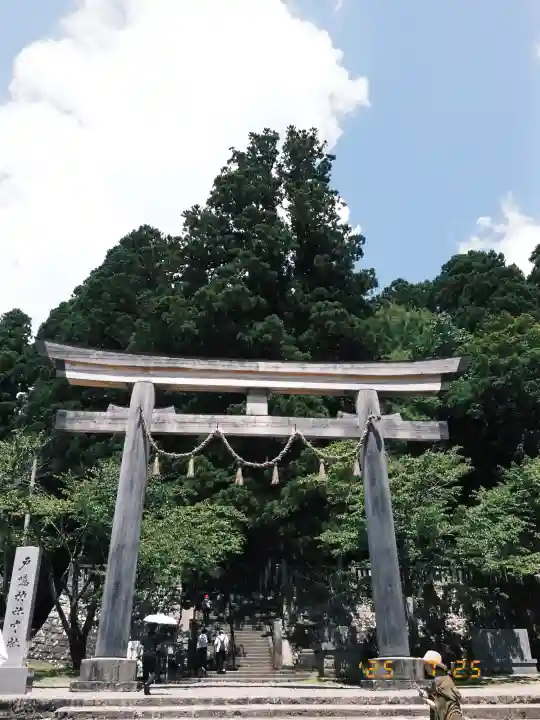 戸隠神社中社の{uncategorized: "未分類", other: "その他", undefined: "問題あり", building: "その他建物", grave: "お墓", sacred_gate: "鳥居", guardian: "狛犬", statue: "像", buddha: "仏像", history: "歴史", nature: "自然", garden: "庭園", animal: "動物", pagoda: "塔", temizu: "手水舎", mountain_gate: "山門・神門", sanctuary: "本殿・本堂", subordinate: "末社・摂社", art: "芸術", scenery: "景色", jizo: "地蔵", ema: "絵馬", goshuin: "御朱印", omikuji: "おみくじ", items: "授与品その他", amulet: "お守り", goshuincho: "御朱印帳", eats: "食事", festival: "お祭り", votive_dance: "神楽", shichigosan: "七五三参", wedding: "結婚式", experience: "体験その他", initially: "初詣", around: "周辺", anti_infection: "感染症対策"}
