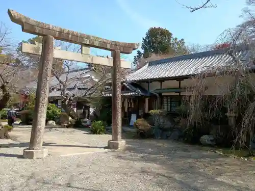 姫路神社の{uncategorized: "未分類", other: "その他", undefined: "問題あり", building: "その他建物", grave: "お墓", sacred_gate: "鳥居", guardian: "狛犬", statue: "像", buddha: "仏像", history: "歴史", nature: "自然", garden: "庭園", animal: "動物", pagoda: "塔", temizu: "手水舎", mountain_gate: "山門・神門", sanctuary: "本殿・本堂", subordinate: "末社・摂社", art: "芸術", scenery: "景色", jizo: "地蔵", ema: "絵馬", goshuin: "御朱印", omikuji: "おみくじ", items: "授与品その他", amulet: "お守り", goshuincho: "御朱印帳", eats: "食事", festival: "お祭り", votive_dance: "神楽", shichigosan: "七五三参", wedding: "結婚式", experience: "体験その他", initially: "初詣", around: "周辺", anti_infection: "感染症対策"}