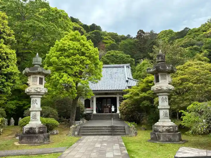 願成就院の{uncategorized: "未分類", other: "その他", undefined: "問題あり", building: "その他建物", grave: "お墓", sacred_gate: "鳥居", guardian: "狛犬", statue: "像", buddha: "仏像", history: "歴史", nature: "自然", garden: "庭園", animal: "動物", pagoda: "塔", temizu: "手水舎", mountain_gate: "山門・神門", sanctuary: "本殿・本堂", subordinate: "末社・摂社", art: "芸術", scenery: "景色", jizo: "地蔵", ema: "絵馬", goshuin: "御朱印", omikuji: "おみくじ", items: "授与品その他", amulet: "お守り", goshuincho: "御朱印帳", eats: "食事", festival: "お祭り", votive_dance: "神楽", shichigosan: "七五三参", wedding: "結婚式", experience: "体験その他", initially: "初詣", around: "周辺", anti_infection: "感染症対策"}