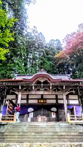 白川八幡神社の本殿