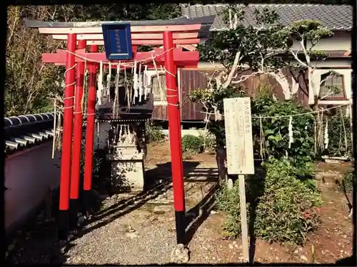 神谷稲荷明神社の鳥居