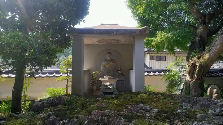 瀧泉寺の本殿・本堂