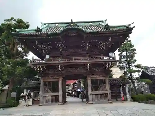 題経寺（柴又帝釈天）の山門