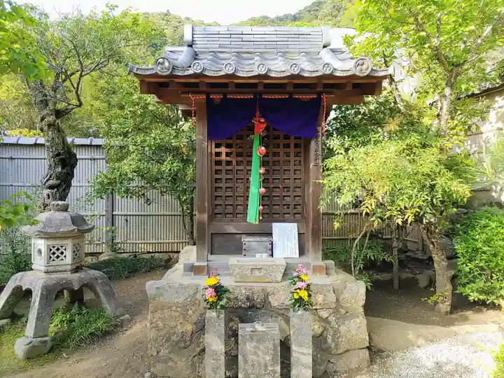 法起院の末社・摂社