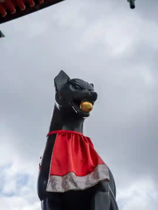 伏見稲荷大社の{uncategorized: "未分類", other: "その他", undefined: "問題あり", building: "その他建物", grave: "お墓", sacred_gate: "鳥居", guardian: "狛犬", statue: "像", buddha: "仏像", history: "歴史", nature: "自然", garden: "庭園", animal: "動物", pagoda: "塔", temizu: "手水舎", mountain_gate: "山門・神門", sanctuary: "本殿・本堂", subordinate: "末社・摂社", art: "芸術", scenery: "景色", jizo: "地蔵", ema: "絵馬", goshuin: "御朱印", omikuji: "おみくじ", items: "授与品その他", amulet: "お守り", goshuincho: "御朱印帳", eats: "食事", festival: "お祭り", votive_dance: "神楽", shichigosan: "七五三参", wedding: "結婚式", experience: "体験その他", initially: "初詣", around: "周辺", anti_infection: "感染症対策"}